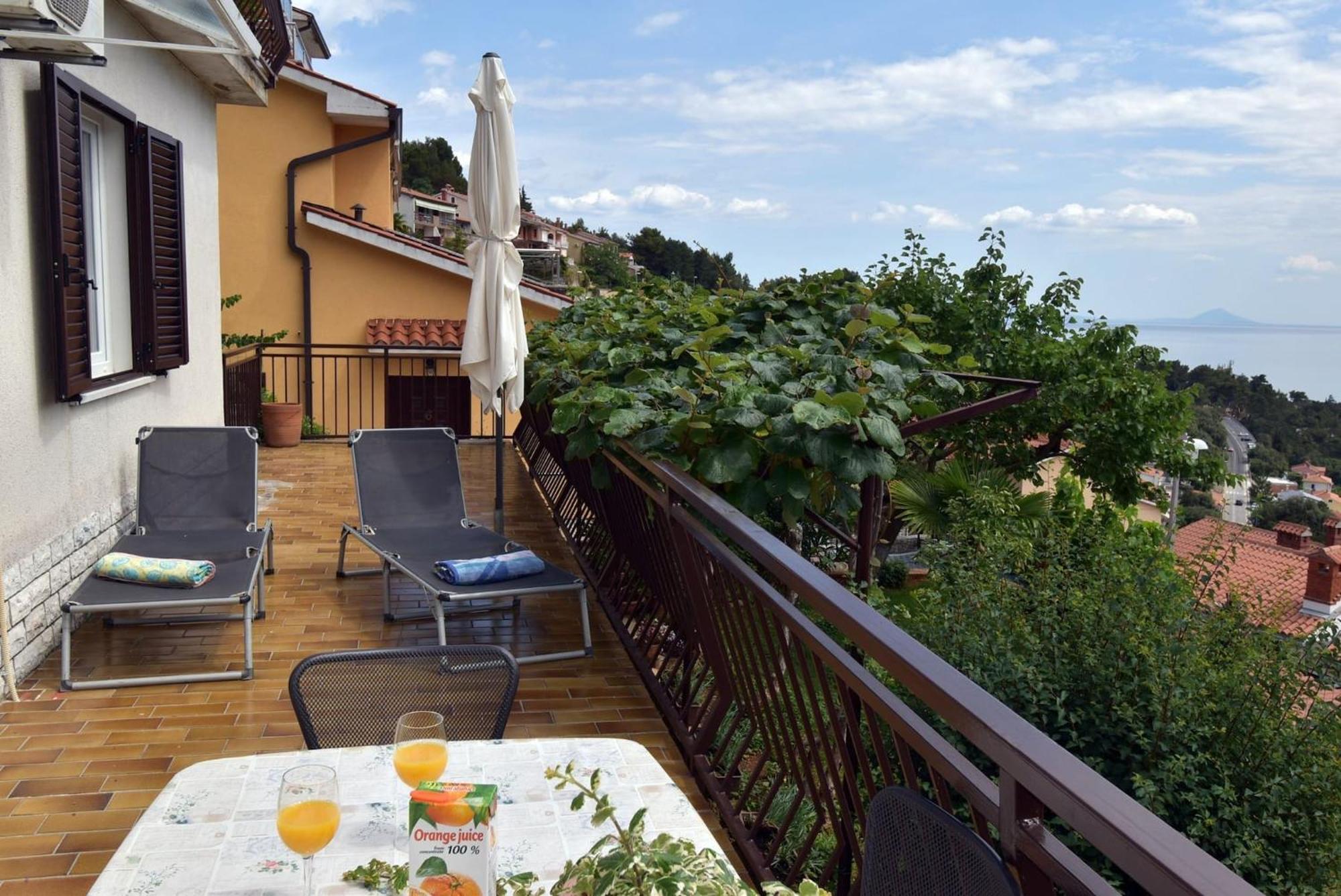 Apartment Neda In Rabac With Bay View Exterior foto